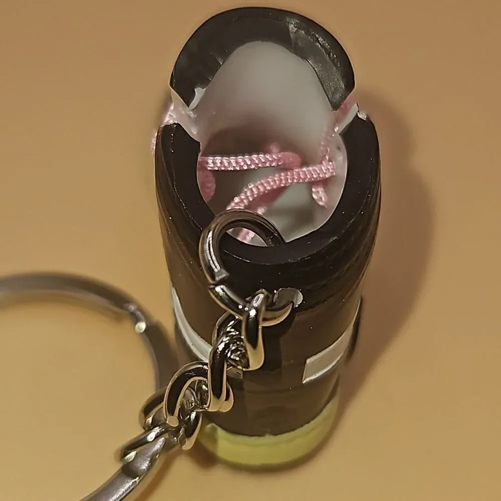 Travis Scott Jordan 1 Keychain - Picture 4 of 4